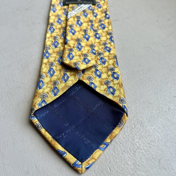 Ermenegildo Zegna 100% Silk Yellow Gold & Blue Diamond Shapes w/ Dandelions Tie - Picture 5 of 12